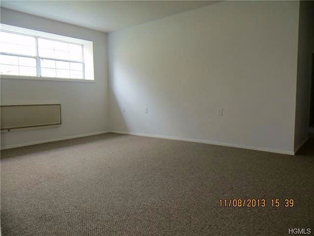 2nd image of 39 Oak St APT 3