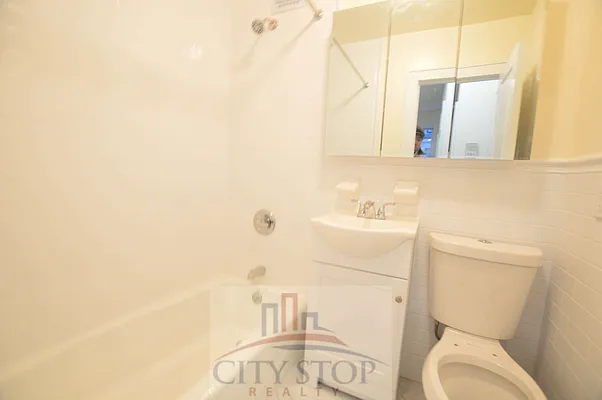 Rented by City Stop Realty | media 6