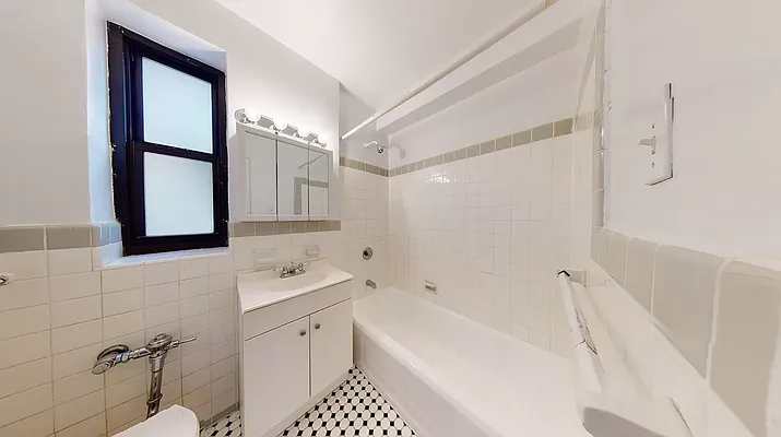 Rented by Bond New York | media 24