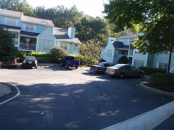 5th image of 320 Glenleaf Dr