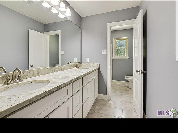 4th image of 8173 Longwood Dr