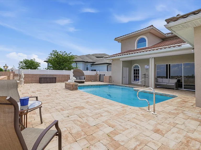 2371 Coral Point Dr — Photo 33