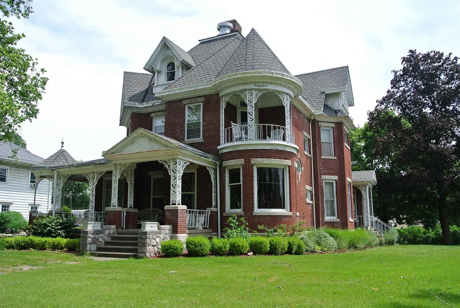 304 N Center St photo 1