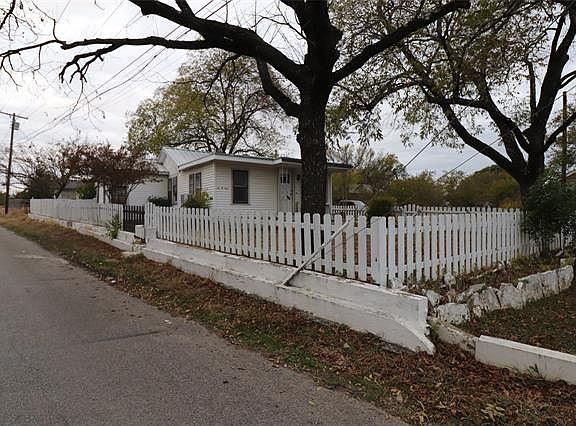 3rd image of 601 7th St #&-1905