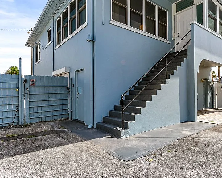 1008 Strawbridge — Photo 39