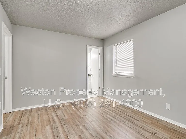 1011 Crown Dr — Photo 31