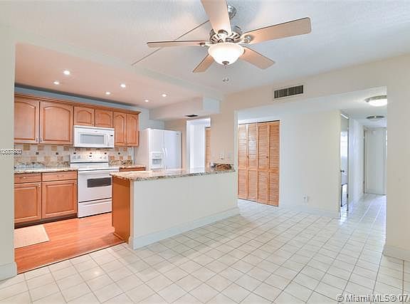 3rd image of 20381 NE 30th Ave APT 214-7