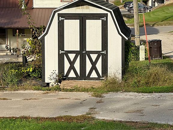 4th image of 106 SE Mill St