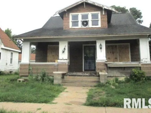 1018 Caroline St, Pekin, IL 61554