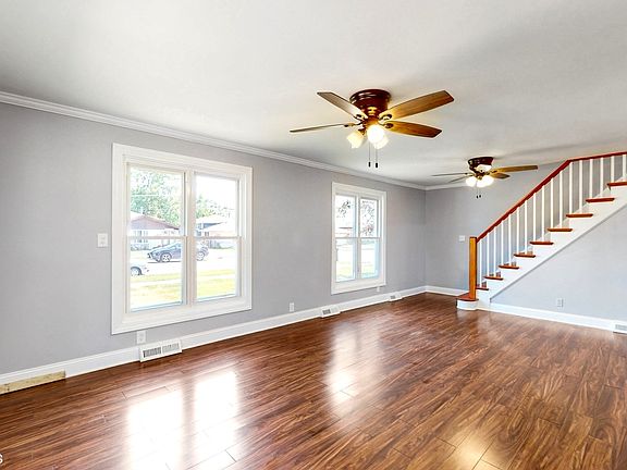 4th image of 6712 W 90th St