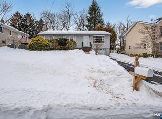 106 Walnut St, Oakland, NJ 07436