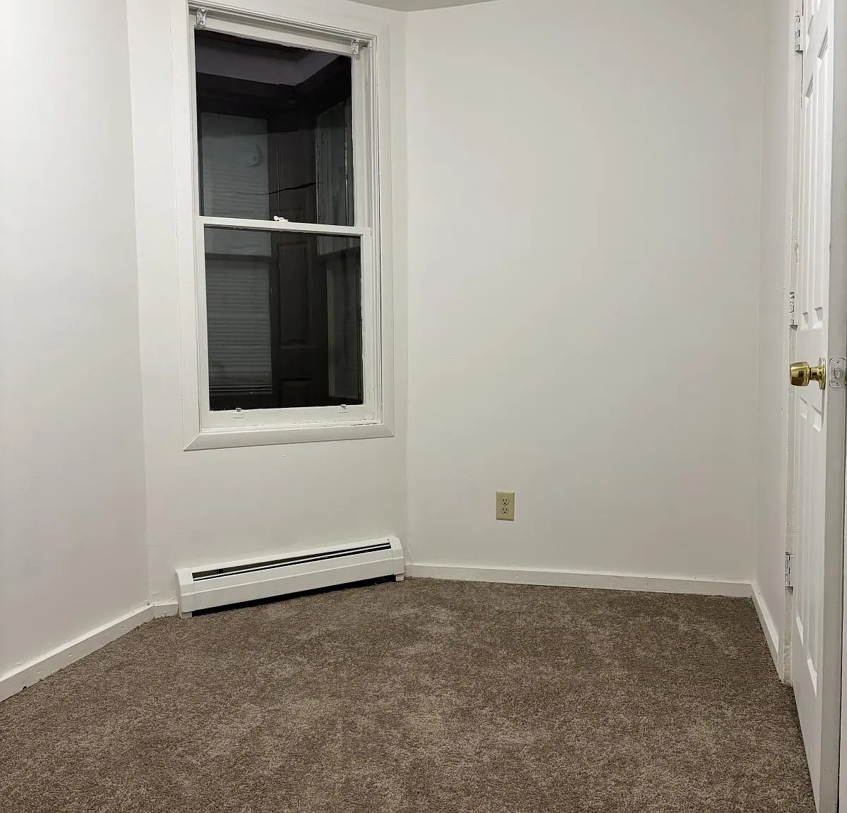 4 S Central Ave — Photo 2