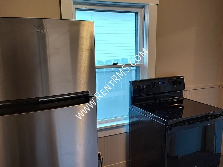420 SW Lincoln St — Photo 8