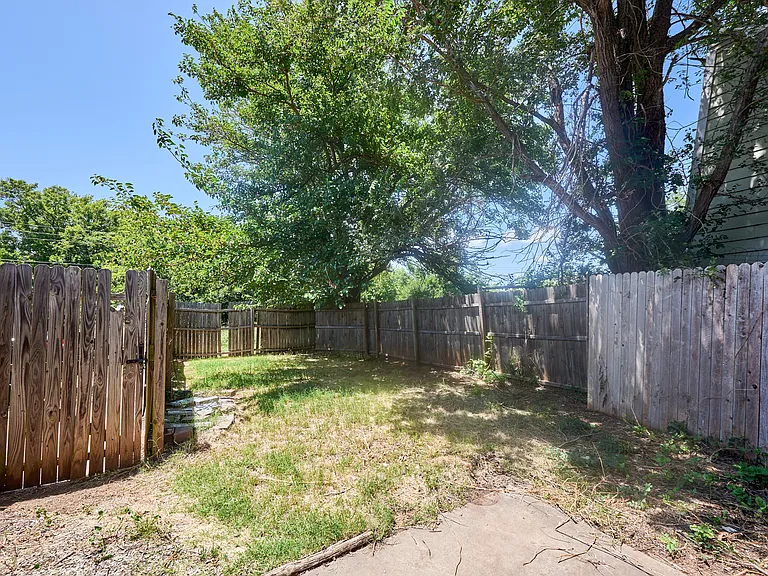 1208 Northcliff Ave — Photo 16