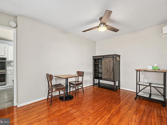 5th image of 309 Yoakum Pkwy APT 212
