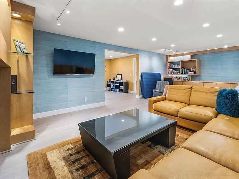 37 Beverly Rd — Photo 29