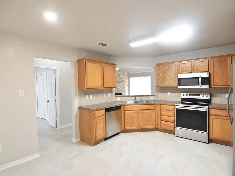 2403 Jake Dr — Photo 5