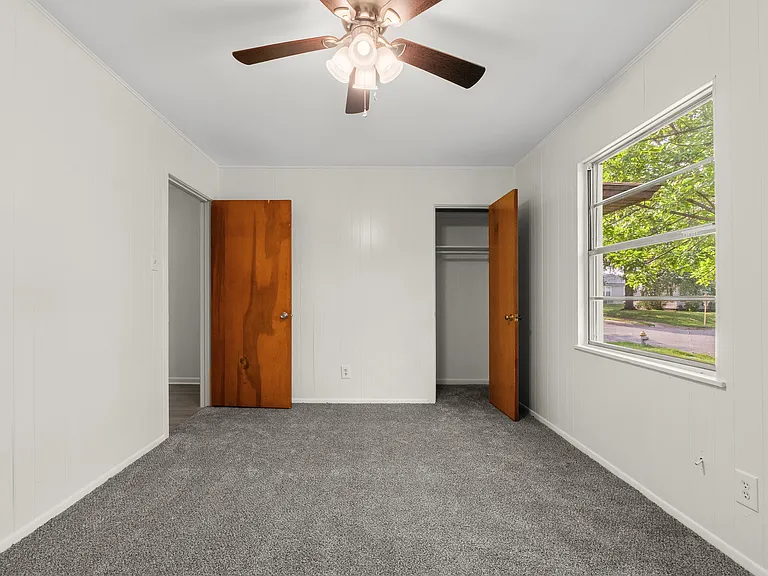 1302 Redondo Dr — Photo 11