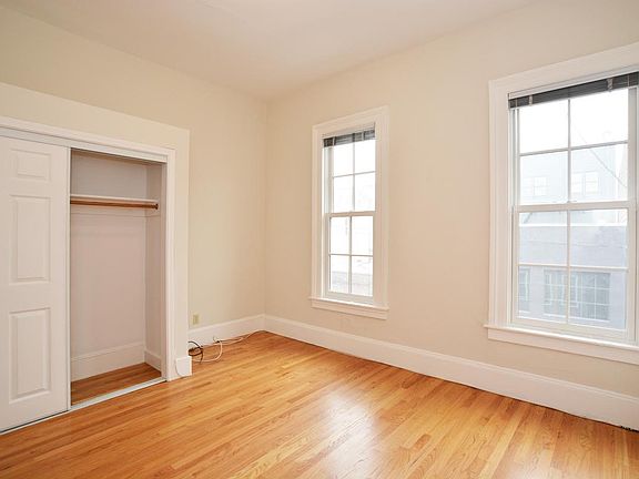5th image of 447 Linden St