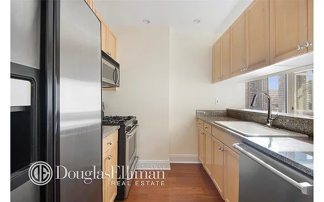 Sold by Douglas Elliman | media 19