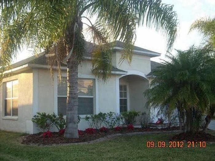 GRAND OAKS - LOVELY HOME ON POND