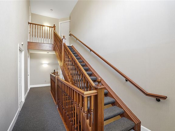 5th image of 5892 Stonebridge Cir APT 302