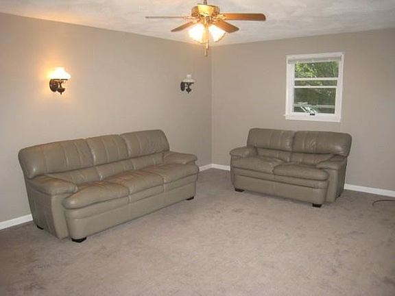 3rd image of 367R Essex Ave #1