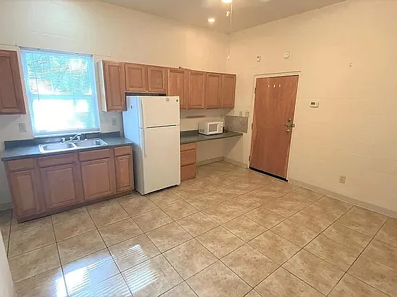 908 Buena Vista Dr #B — Photo 2