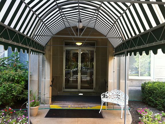 3rd image of 19425 Van Aken Blvd APT 211