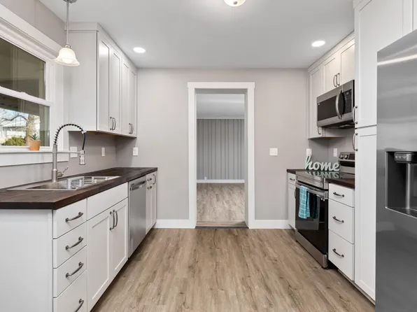 12 Romaine Ln, Stuarts Draft, VA 24477