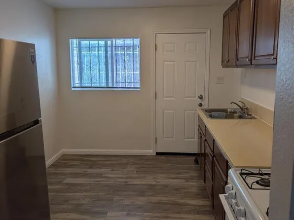 810 3/4 E 79th St, Los Angeles, CA 90001