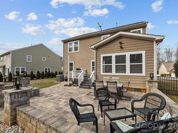 1931 Madeira Cir, Waxhaw, NC 28173