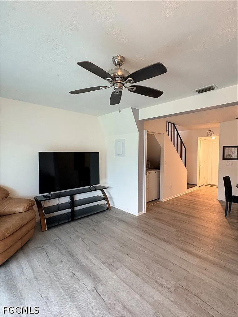 2 bed, 1.5 bath, 886 sqft, $1,125 — Photo 4