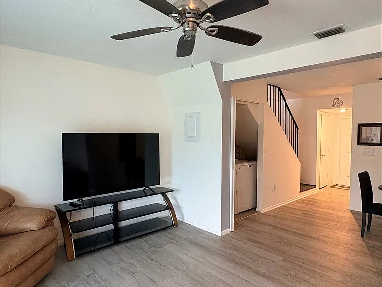 4520 SW 8th Pl #4 — Photo 4