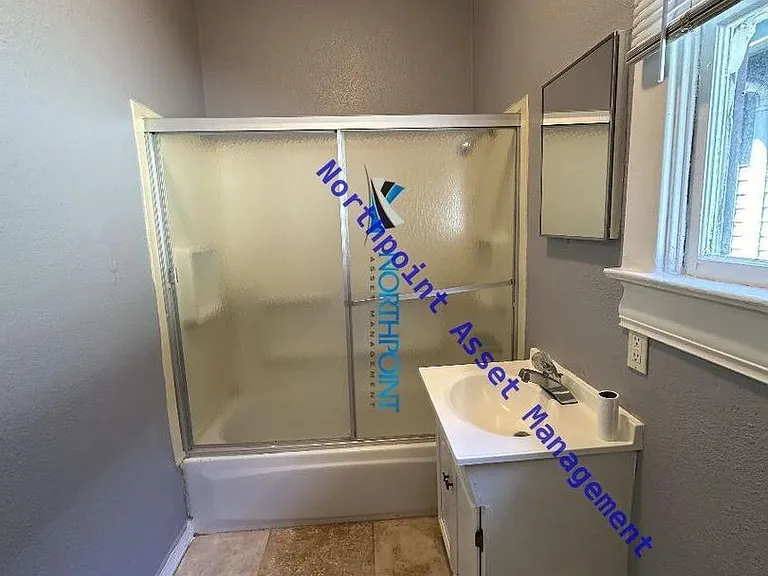 1401 F St #3 — Photo 8