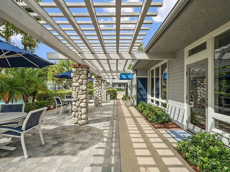 South Pointe — Photo 24