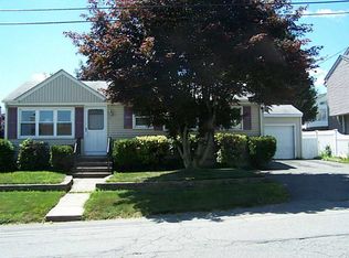 52 Uxbridge St, Cranston, RI 02920
