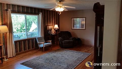 Spacious living room