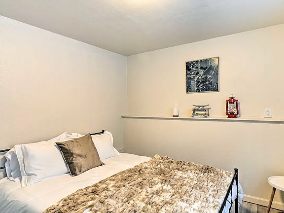 4th image of 4020 Crosson Dr