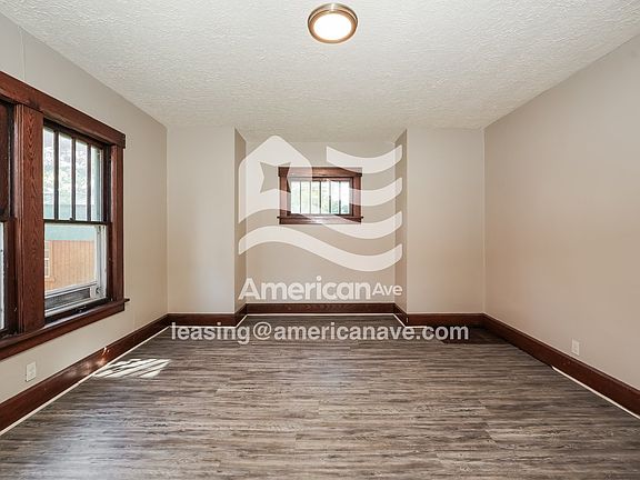 1113434_003_living_room_4.jpg
