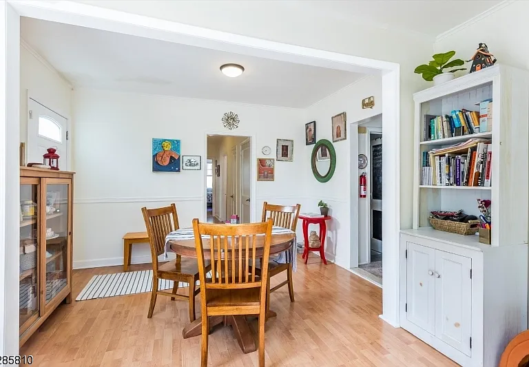 33 Linden Ave — Photo 9