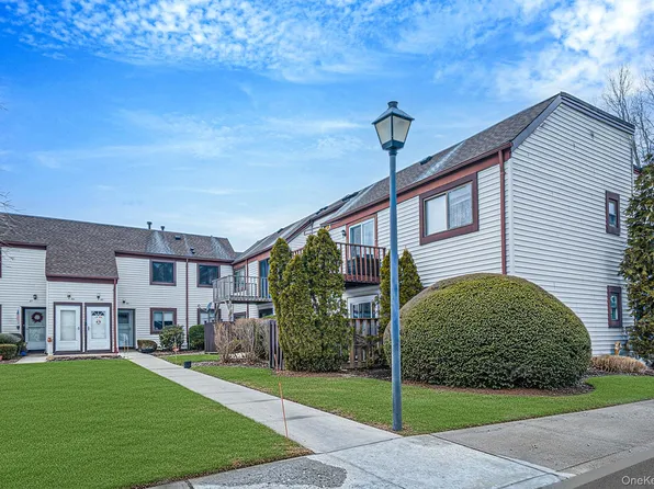 42 Monet Court #42, Middle Island, NY 11953