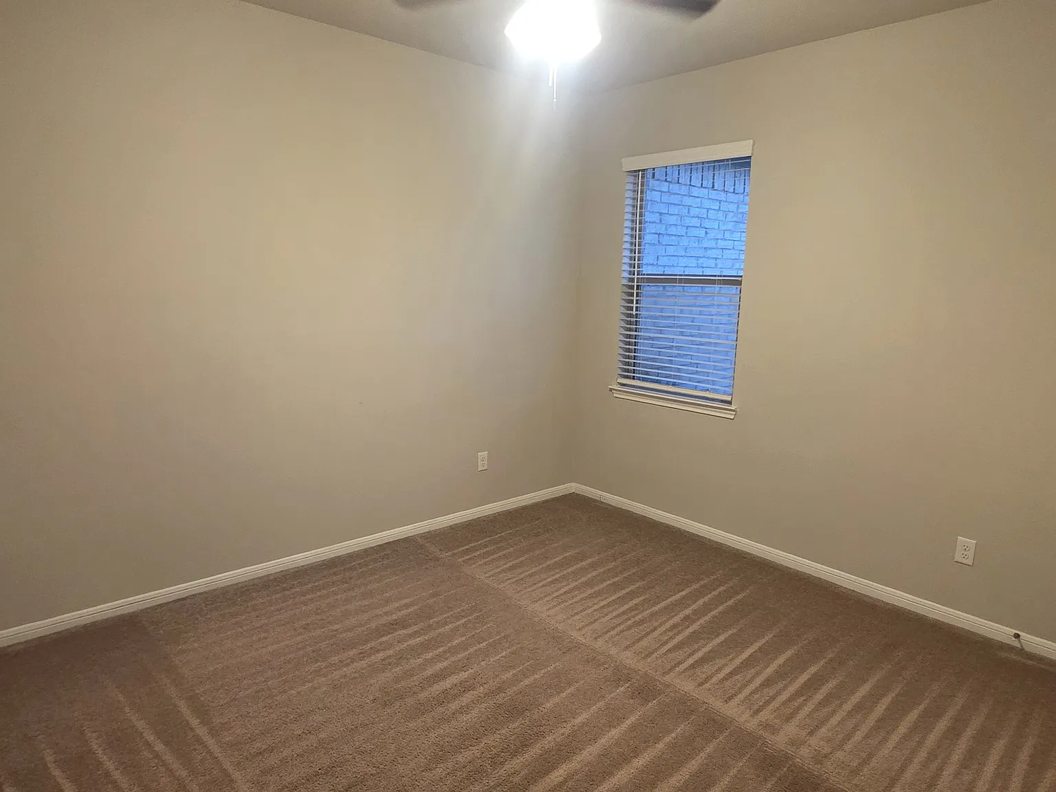 3 bed, 1689 sqft, $1,000 — Photo 2