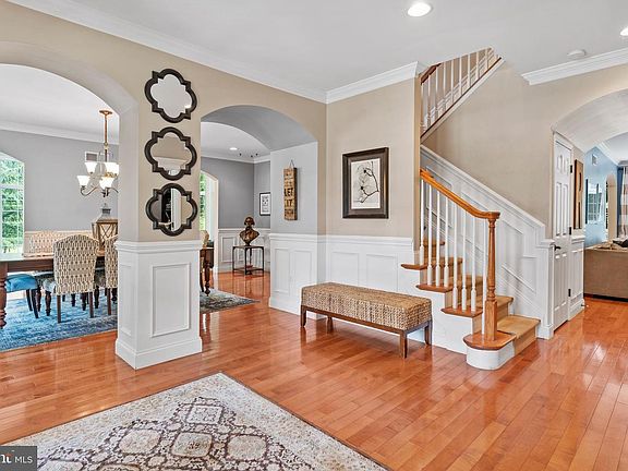 4th image of 2425 Hume Ln