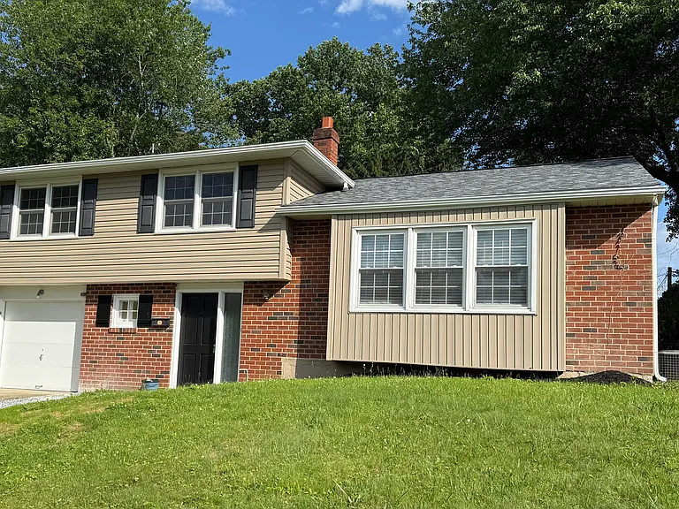 271 S Dillwyn Rd — Photo 1