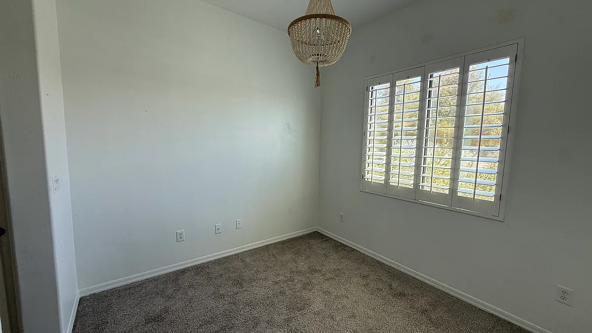 Building Photo - 1554 E Kings Ct