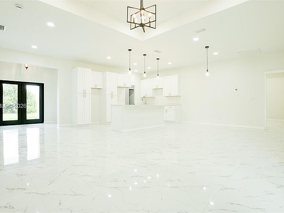 5th image of 2524 Lakeview Dr