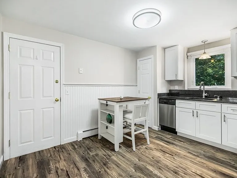 1348 Main St — Photo 7