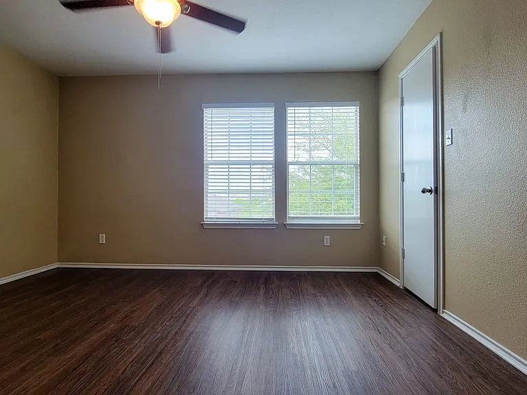 1216 Shadow Creek Blvd — Photo 9