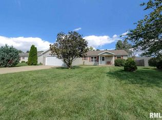 301 E Buttercup Dr, Athens, IL 62613